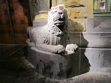lion,sculpture,gare de Metz,détritus,insolite